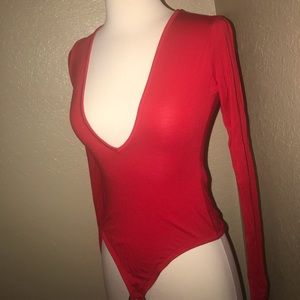 ♥️Red V neck long sleeve bodysuit♥️